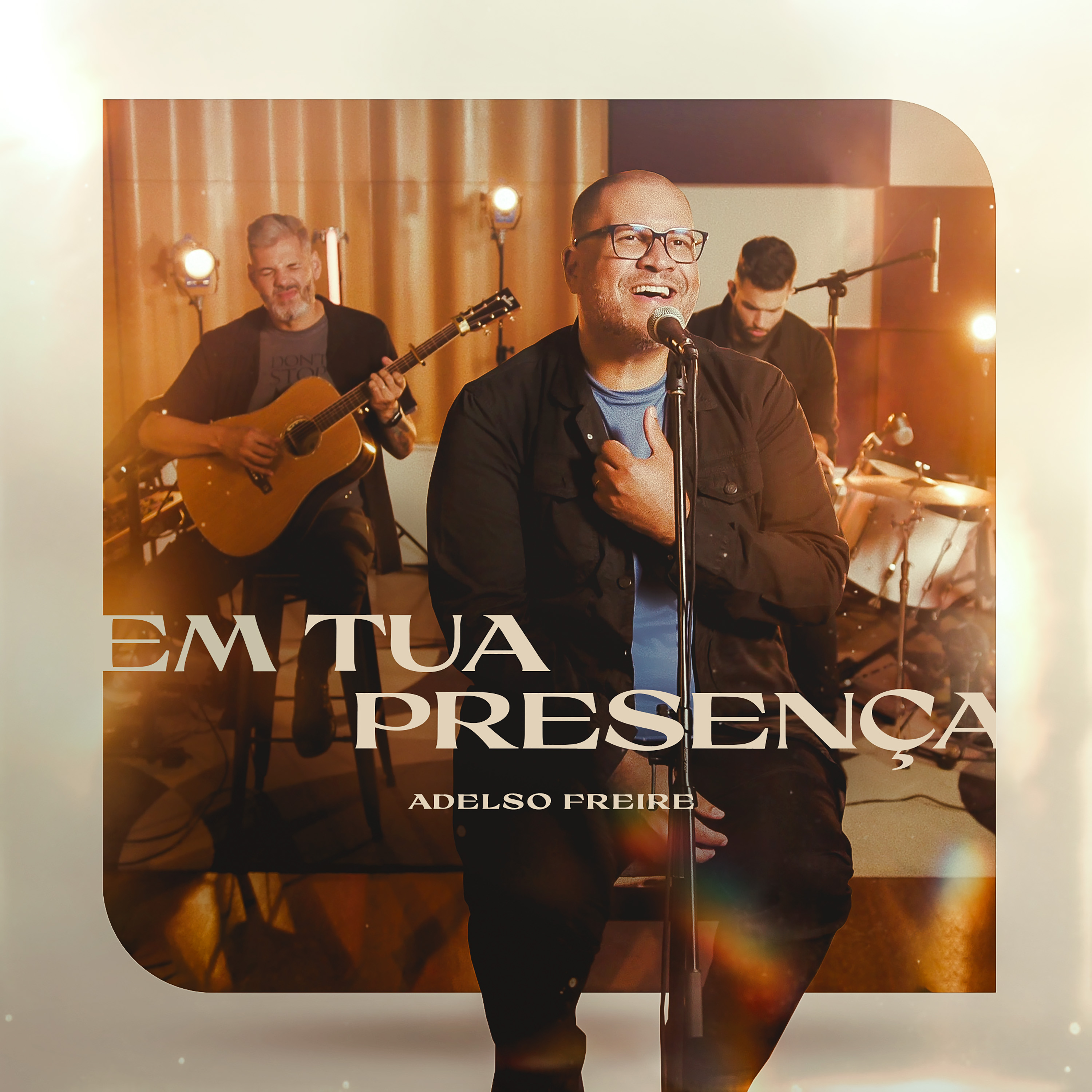 Adelso Freire exalta o Senhor na belíssima canção “Em Tua Presença”
